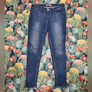 🌸Super Skinny Levi Jeans 🌸